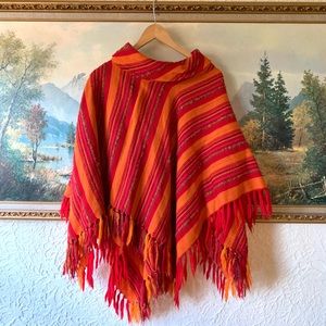 Retro vintage 60s / 70s Arolan Kutomo wool poncho